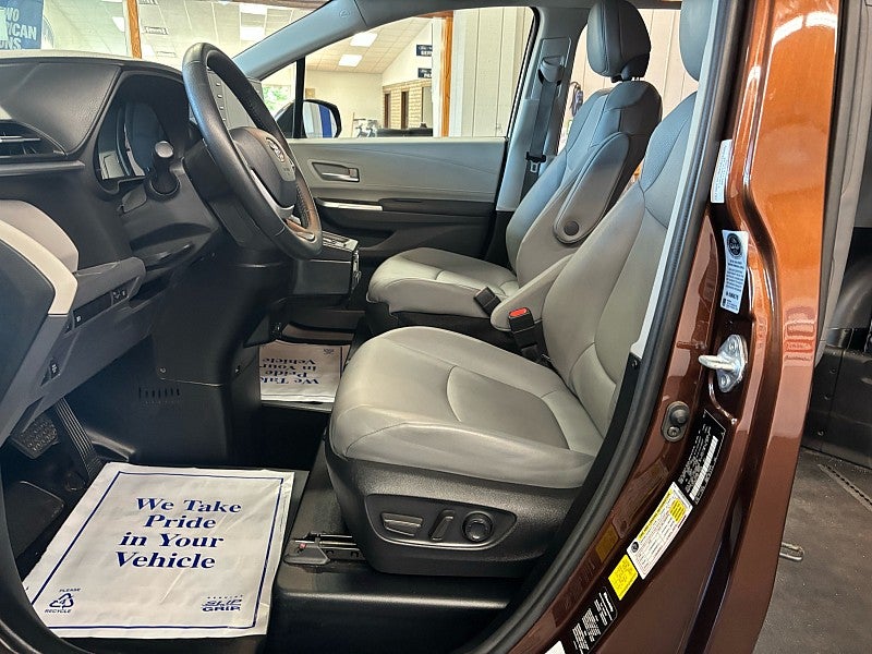 2022 Toyota Sienna XLE