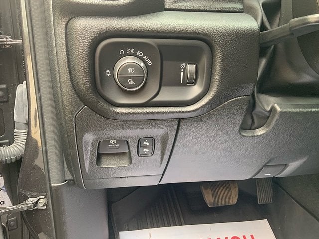 2022 RAM 1500 Big Horn Quad Cab 4x4 6'4' Box