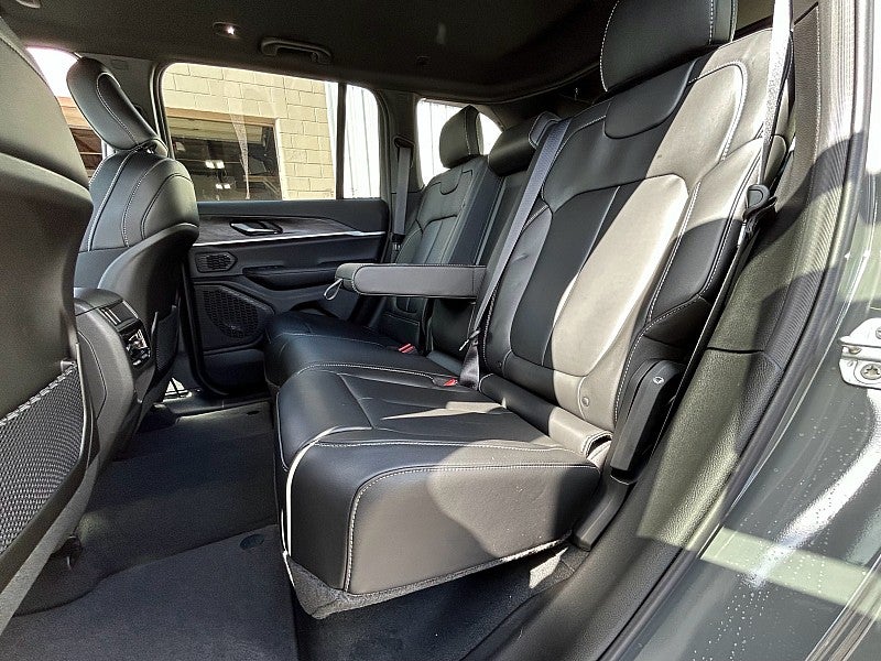 2027 Jeep Grand Cherokee GRAND CHEROKEE LIMITED 4X4