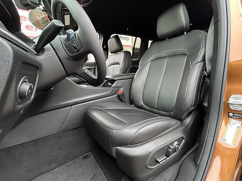 2027 Jeep Grand Cherokee GRAND CHEROKEE LIMITED 4X4