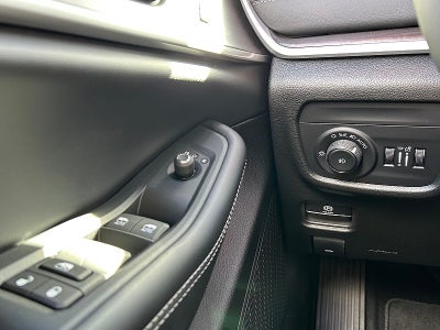 2027 Jeep Grand Cherokee GRAND CHEROKEE L LIMITED 4X4
