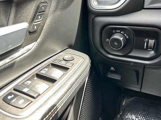 2024 RAM 1500 Laramie Crew Cab 4x4 5'7' Box