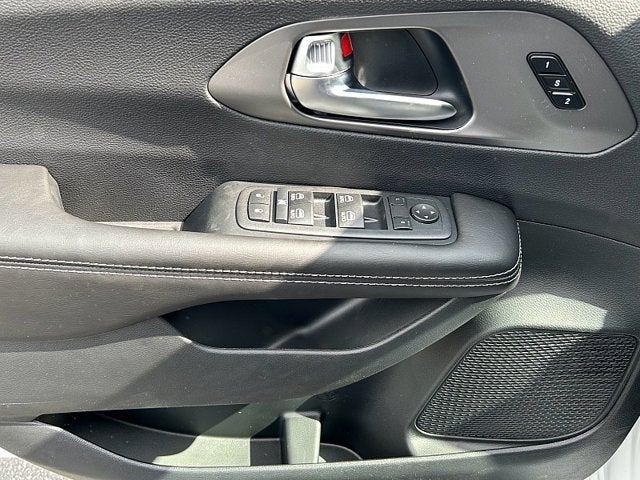 2027 Chrysler Pacifica PACIFICA SELECT