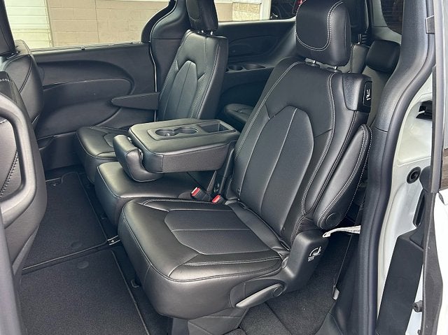 2027 Chrysler Pacifica PACIFICA SELECT