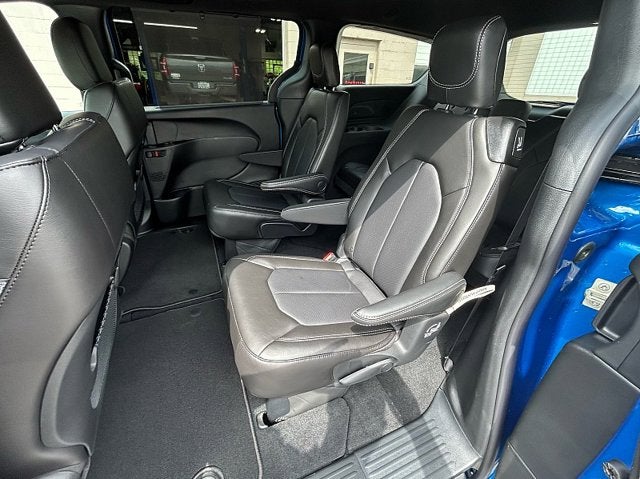 2027 Chrysler Pacifica PACIFICA SELECT