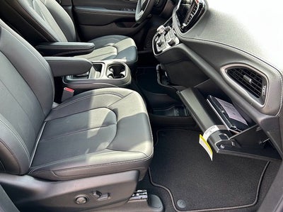 2027 Chrysler Pacifica PACIFICA SELECT