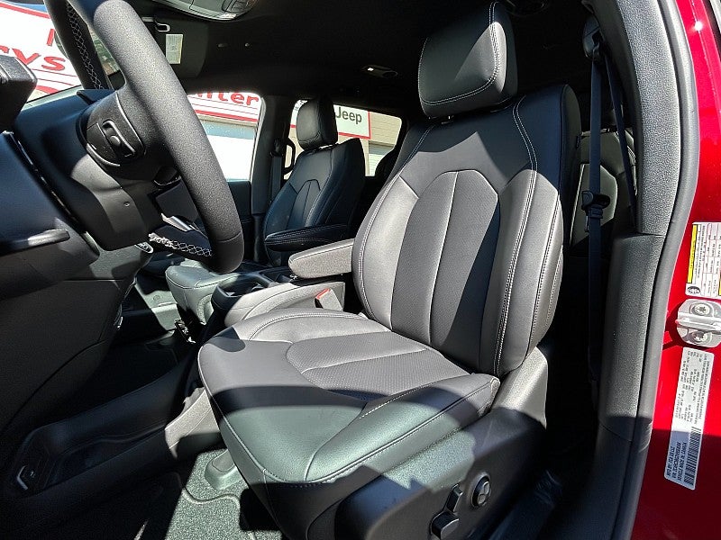 2027 Chrysler Pacifica PACIFICA SELECT AWD