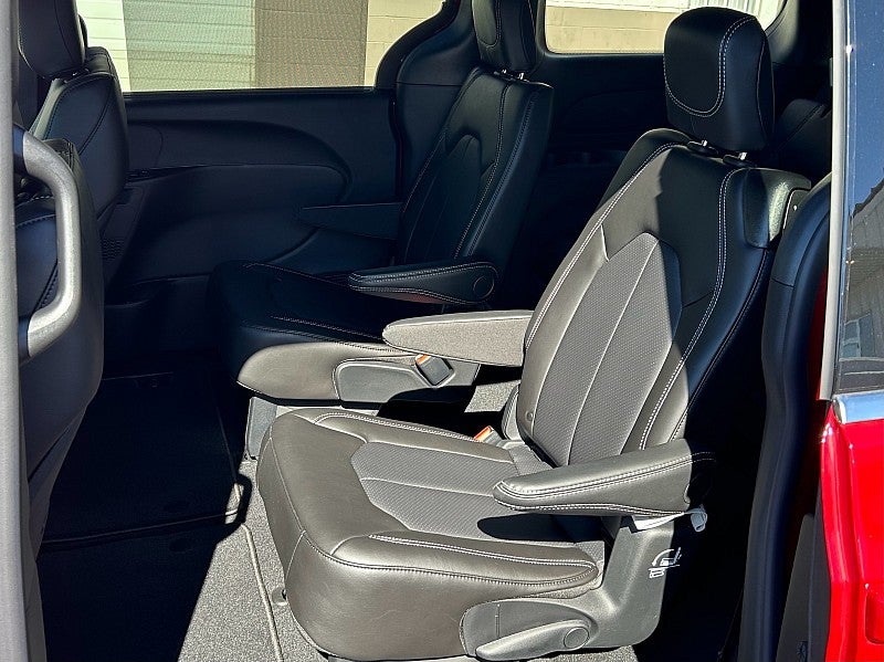 2027 Chrysler Pacifica PACIFICA SELECT AWD