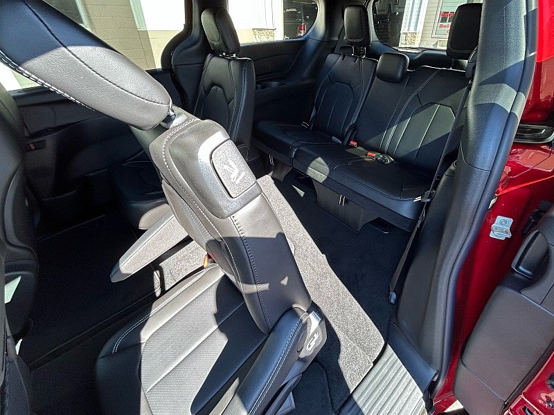 2027 Chrysler Pacifica PACIFICA SELECT AWD