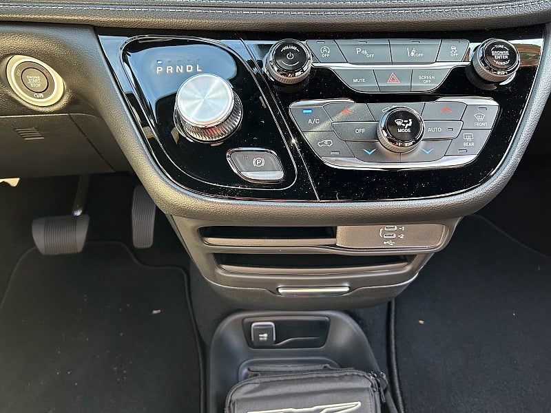 2027 Chrysler Pacifica PACIFICA SELECT AWD