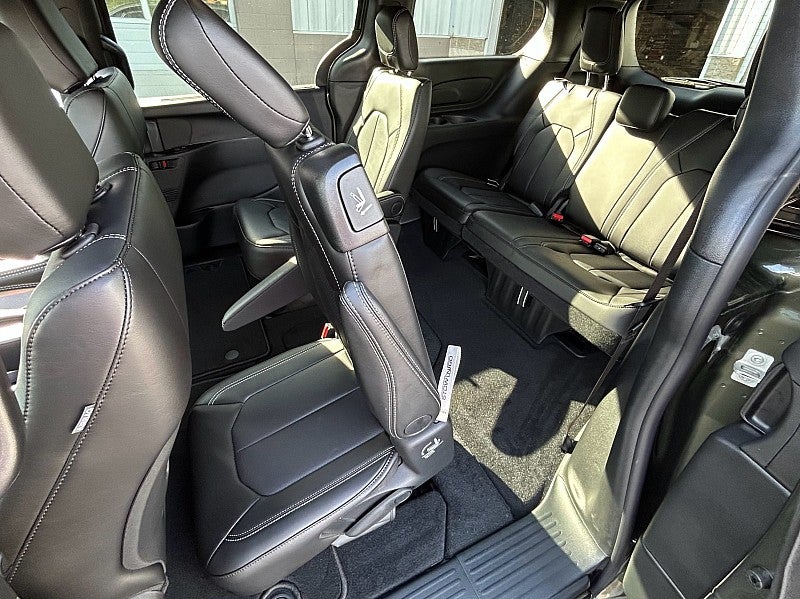 2027 Chrysler Pacifica PACIFICA SELECT AWD