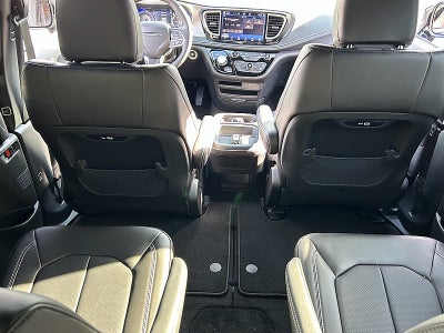 2027 Chrysler Pacifica PACIFICA SELECT AWD