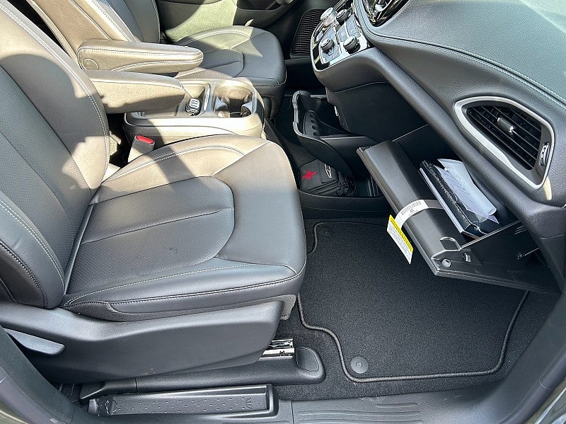 2027 Chrysler Pacifica PACIFICA SELECT AWD