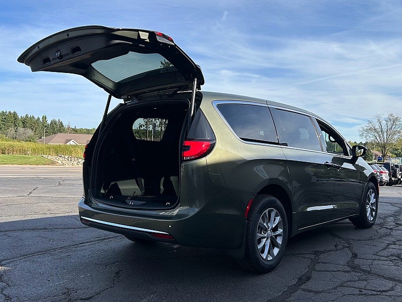 2027 Chrysler Pacifica PACIFICA SELECT AWD
