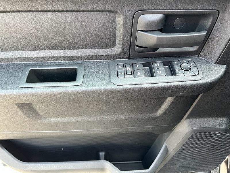2026 RAM 2500 RAM 2500 BLACK EXPRESS CREW CAB 4X4 6'4' BOX
