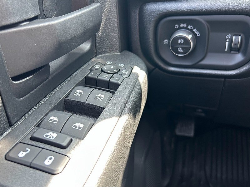 2026 RAM 2500 RAM 2500 BLACK EXPRESS CREW CAB 4X4 6'4' BOX